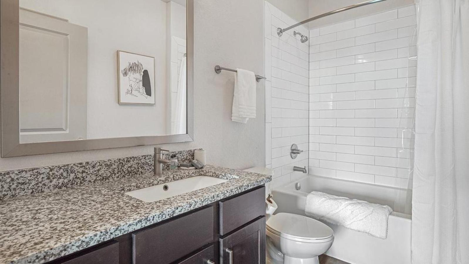 Landing At Champions Walk - 2 Bedrooms In South Apartment *